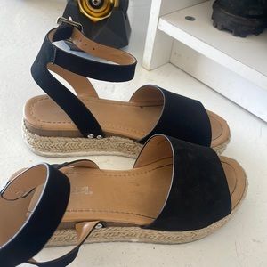 Girls summer Sandle size 4 soda